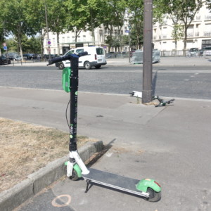 【パリ】パリ市内をスーイスイ♡シェア電動スクーターLimeの使い方や注意点を解説!